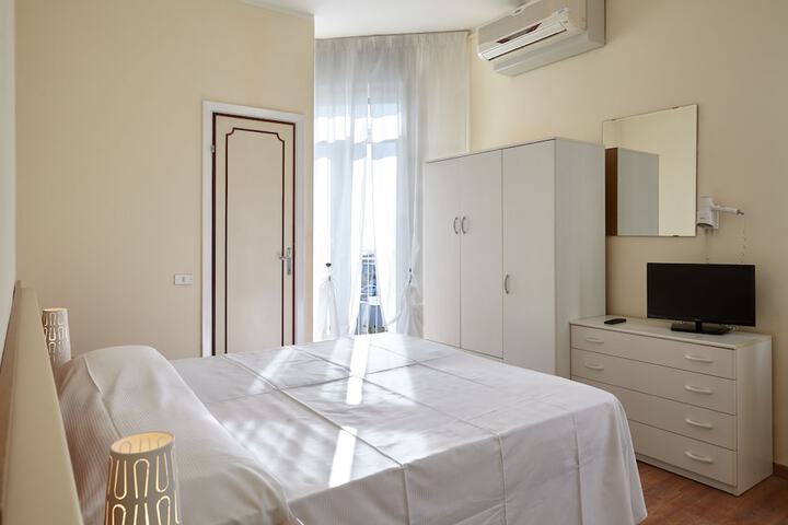 Room 4 of 44