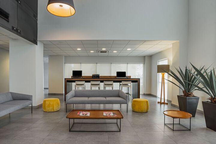 Guest Lobby
