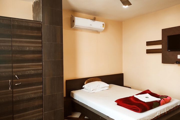 Room 5 of 32