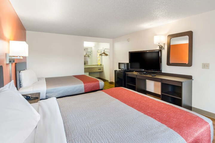 2 Double Beds (2 of 7)