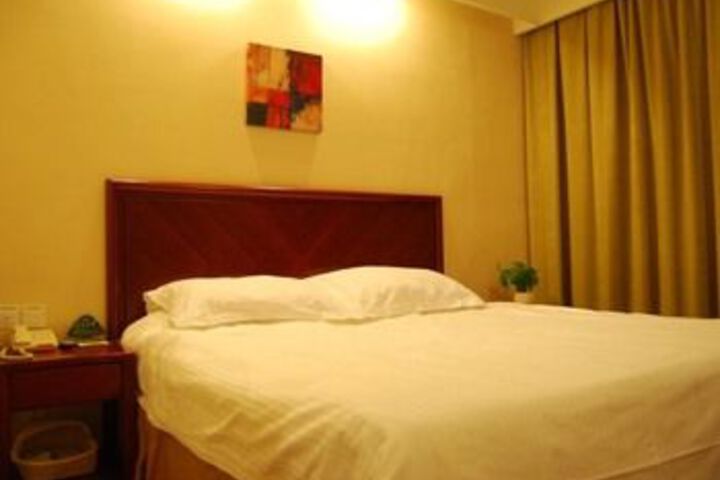 Room 4 of 11