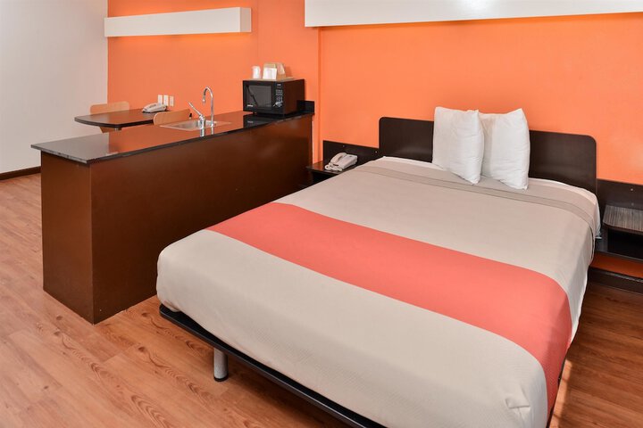 1 King Bed (7 of 12)