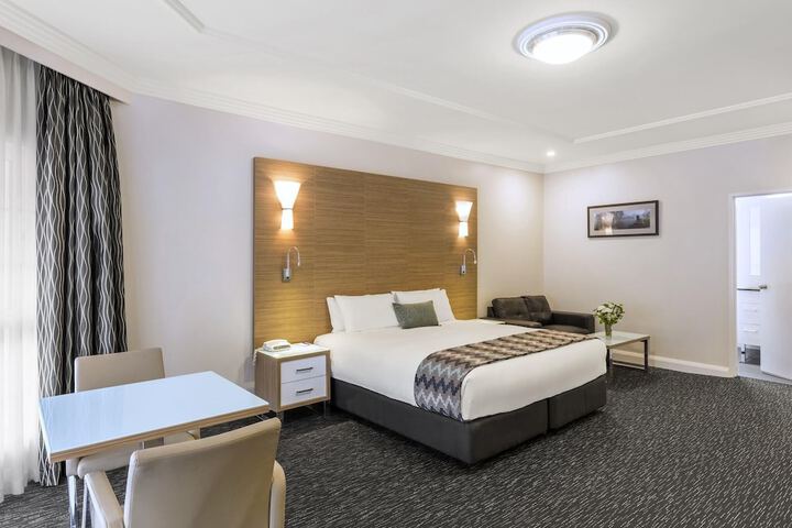 Room 10 of 38