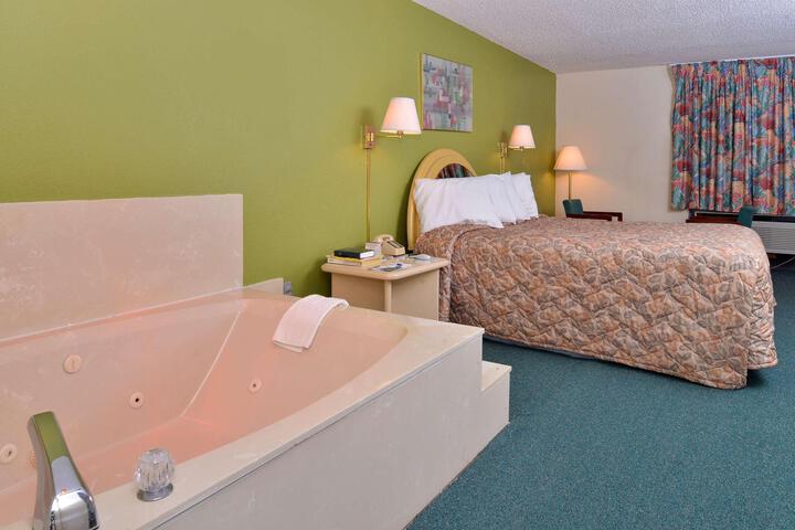 1 King Bed (8 of 15)
