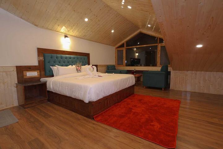 Room 8 of 11