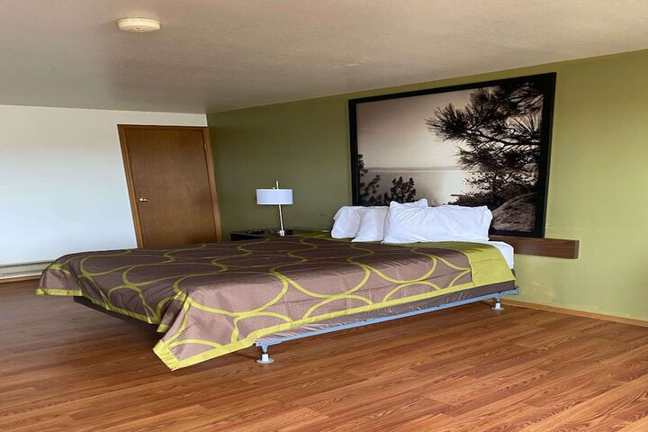 Room 21 of 38