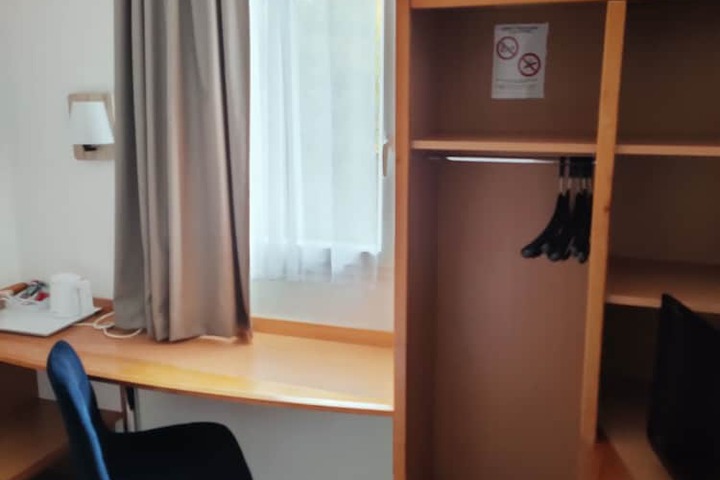 Room 13 of 21