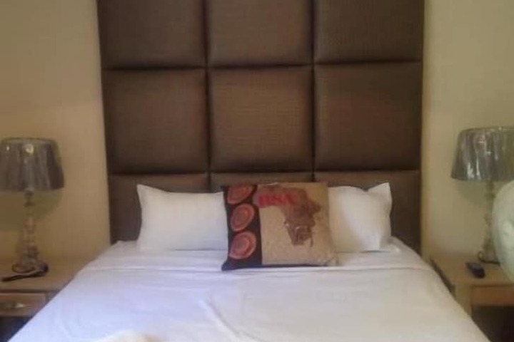 Room 7 of 12