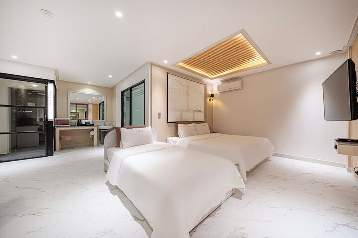 Room 19 of 100