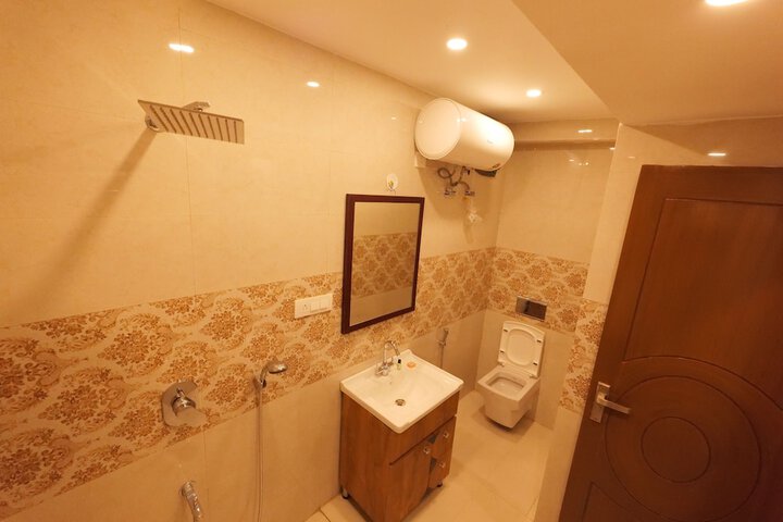 Room 11 of 29
