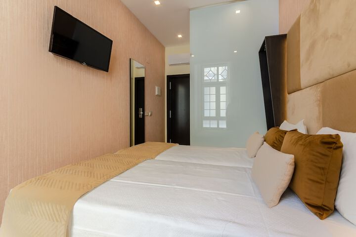 Room 34 of 74