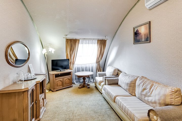 Room 32 of 54