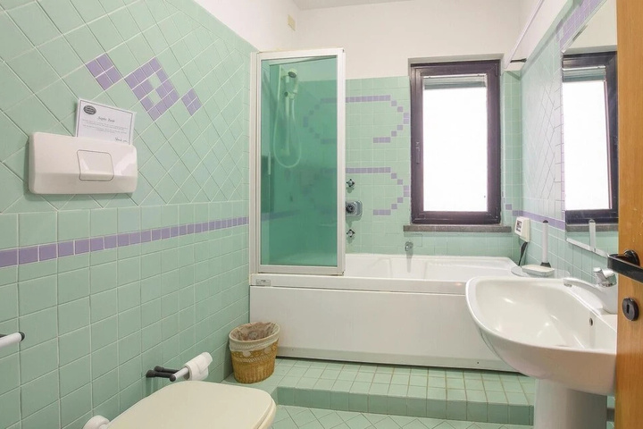 Room 8 of 21