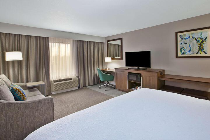 1 King Hearing Accessible with Sofa Bed (2 of 9)