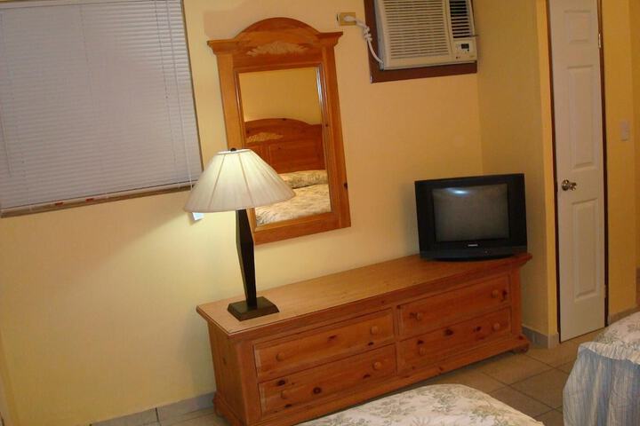 Room 13 of 18