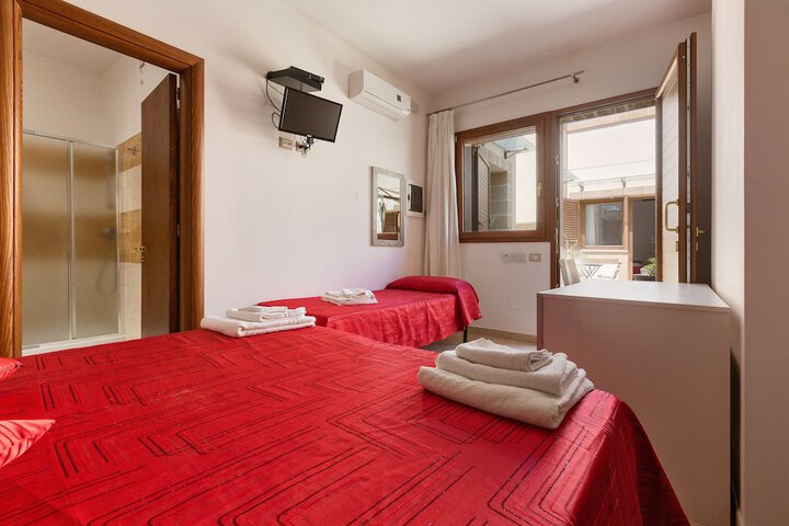 Room 4 of 43