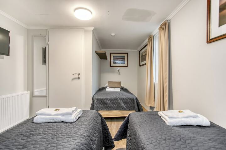Room 21 of 34