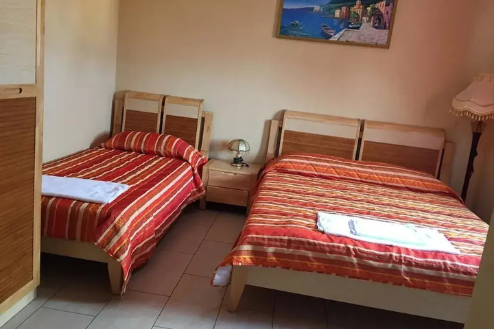 Room 2 of 11