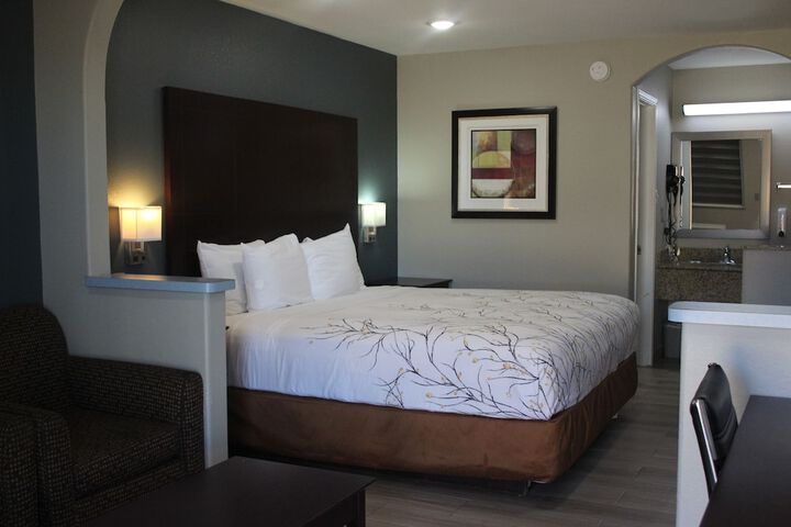Room 6 of 27