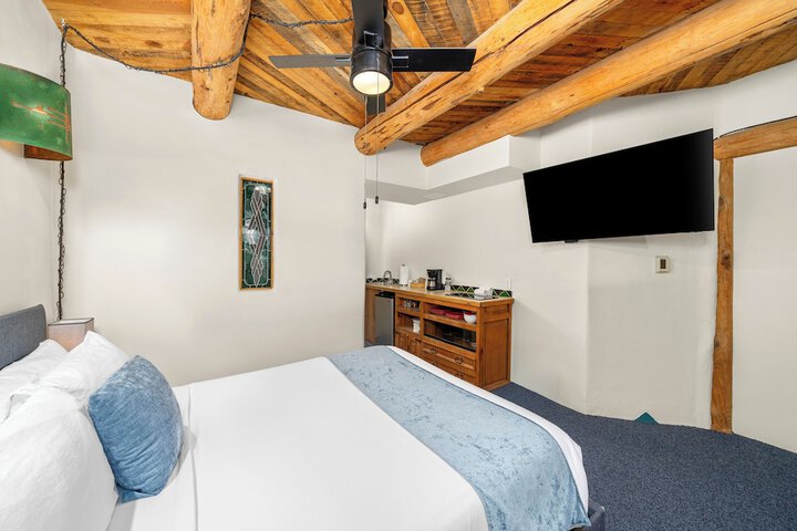 Room 42 of 80