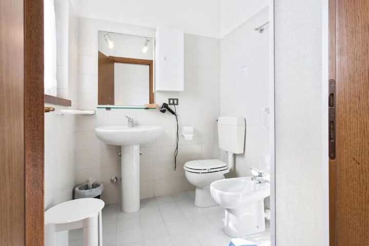 Room 35 of 65