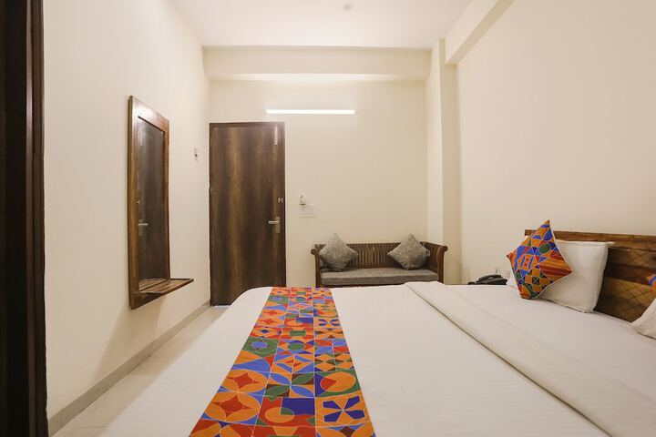 Room 8 of 25