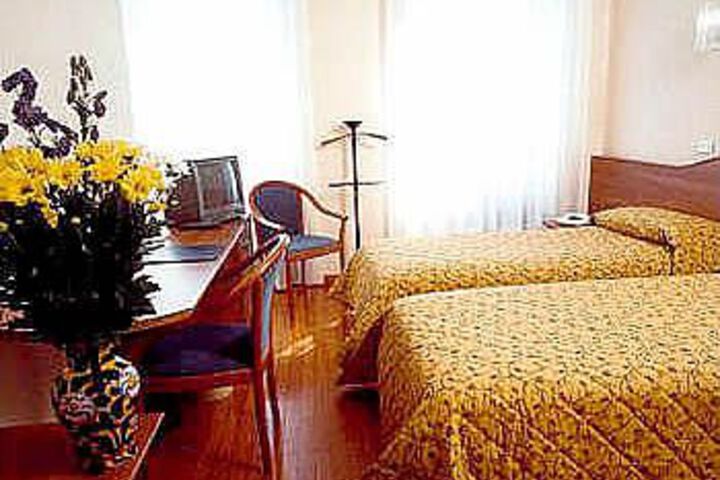 Room 14 of 29