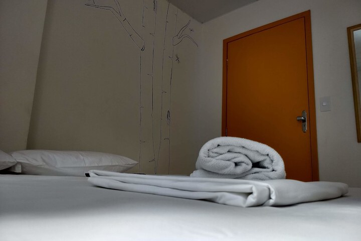 Room 6 of 28