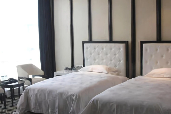 Room 3 of 20