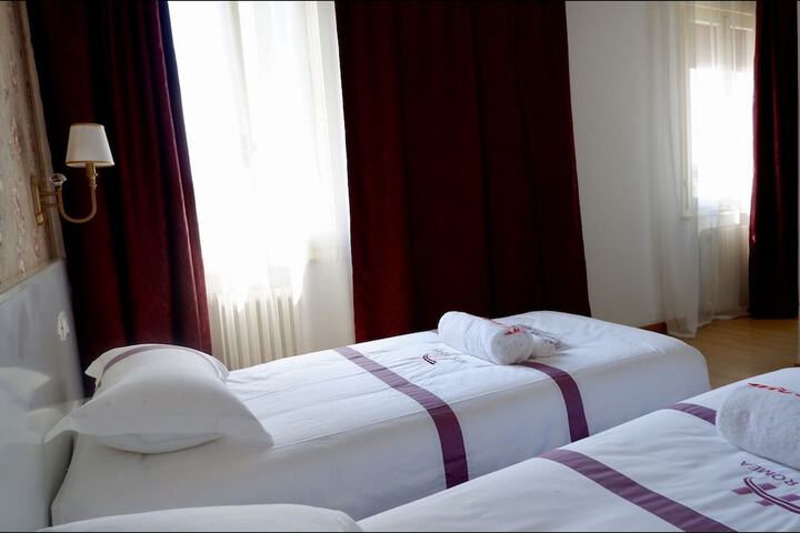 Room 16 of 28
