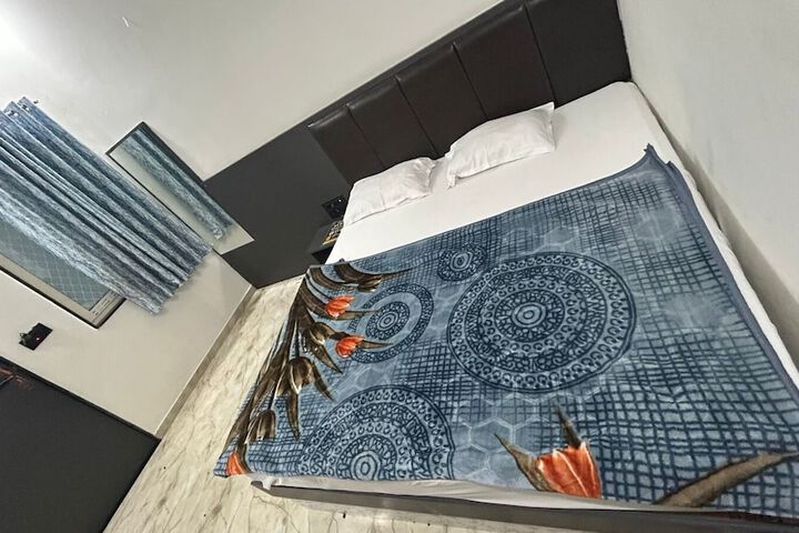 Room 13 of 26
