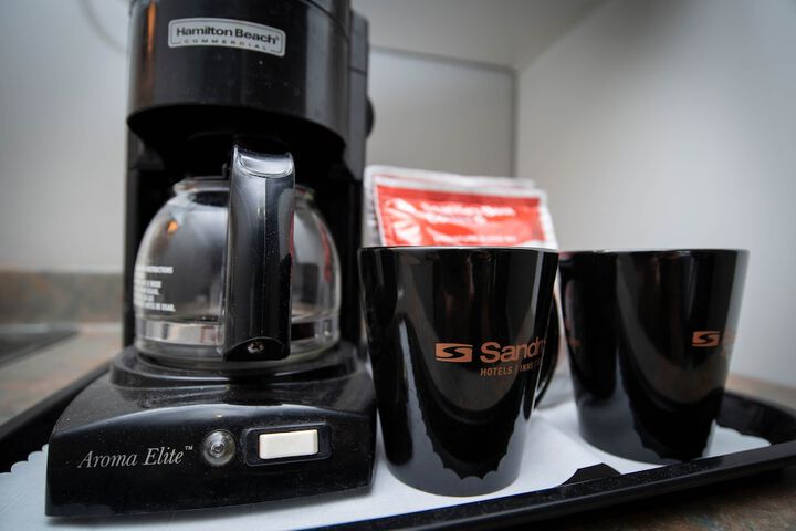 Breakfast/Coffee Service 20 of 32