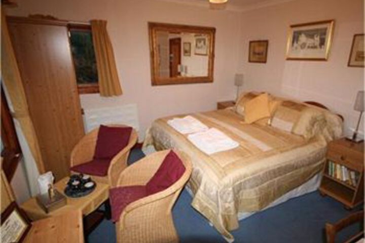 Room 10 of 26