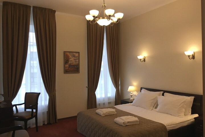 Room 13 of 83
