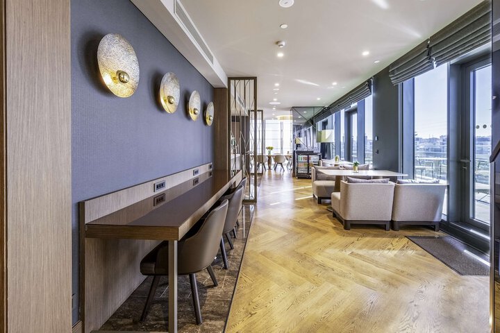 Lounge 146 of 202