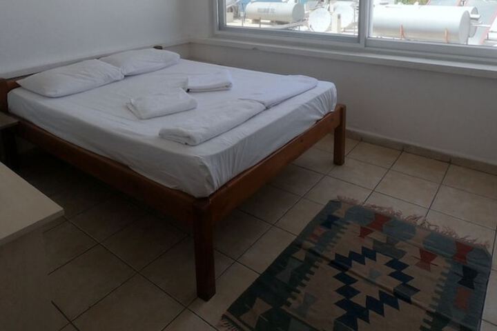 Room 25 of 99
