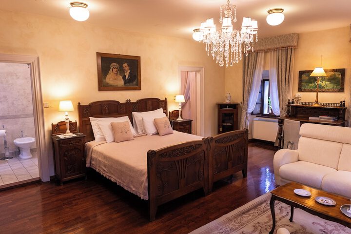 Room 17 of 49