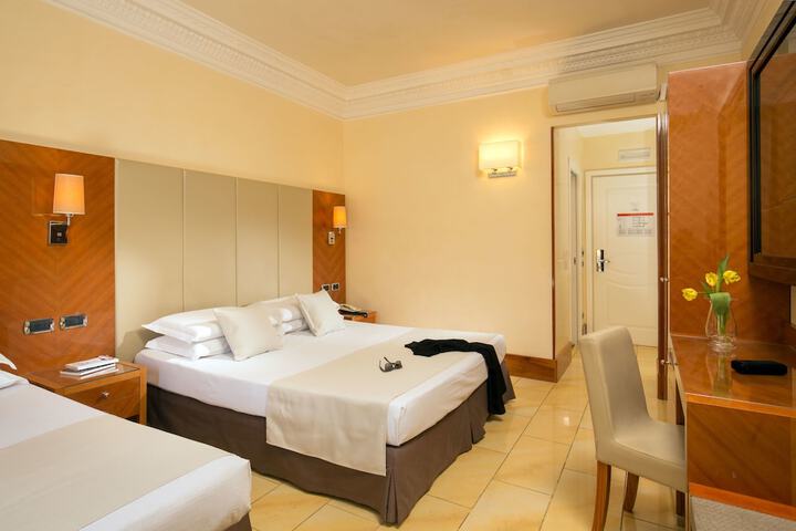 Room 9 of 35