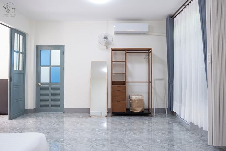 Room 21 of 272