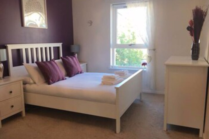 Room 9 of 12