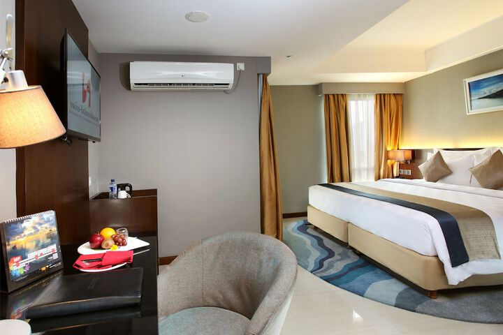 Room 12 of 36