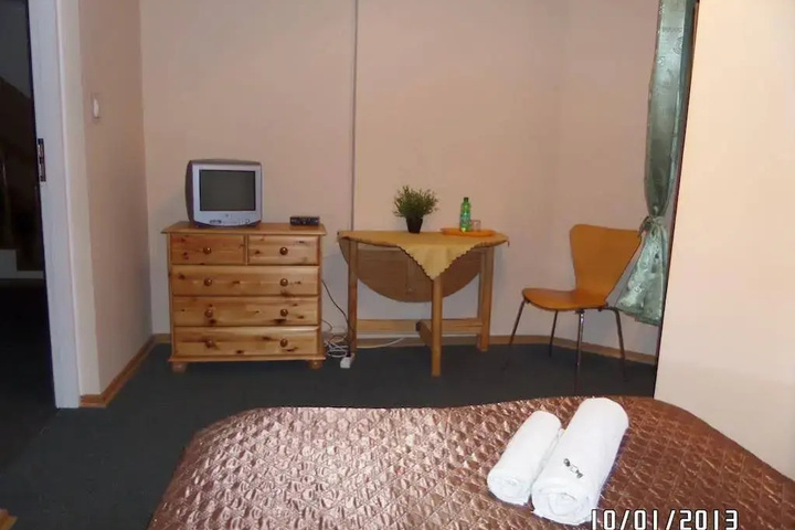 Room 5 of 14