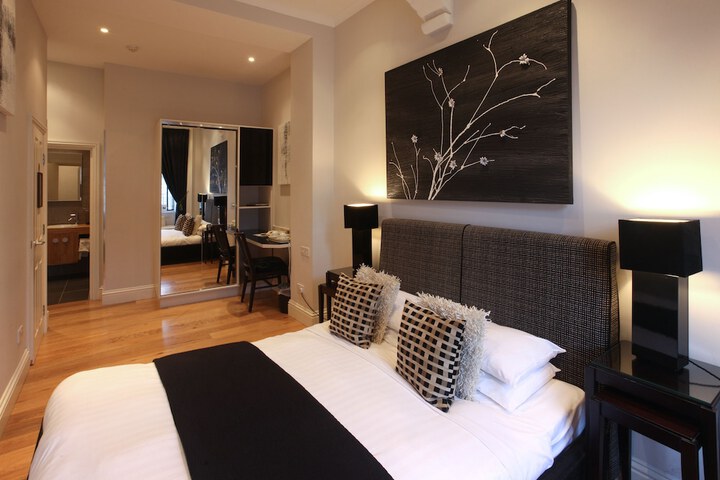 Room 43 of 100