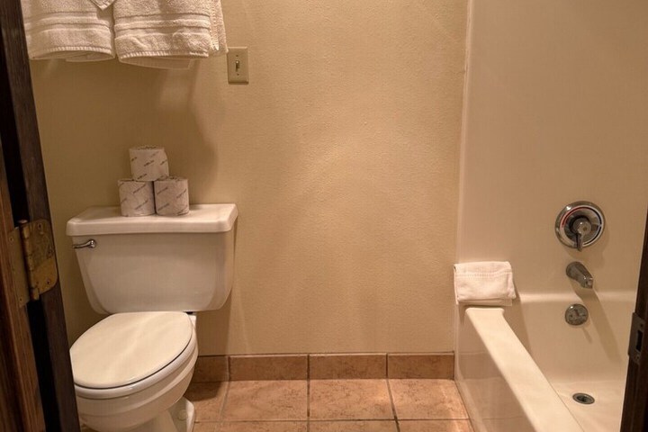 Room 144 of 202