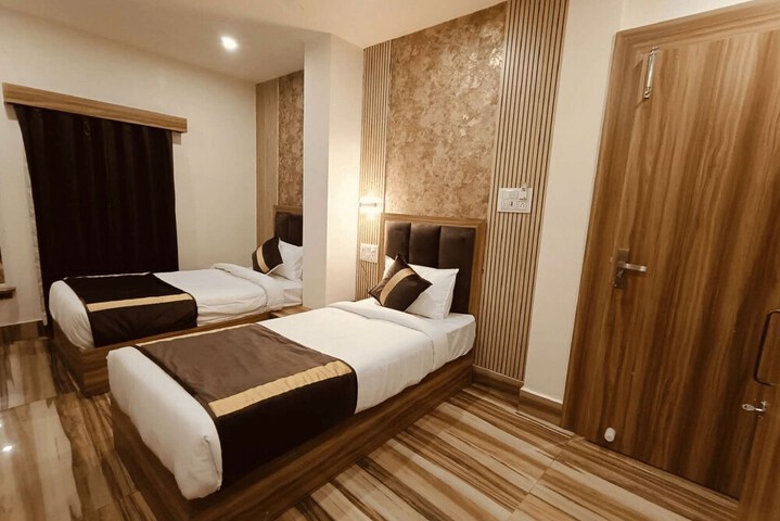 Room 9 of 36