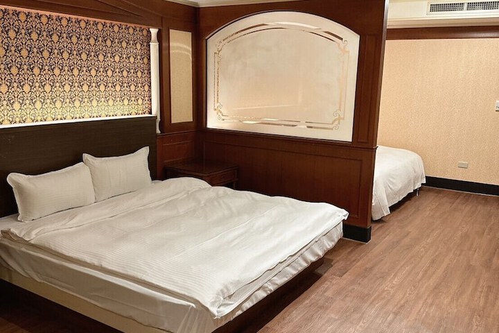 Room 9 of 46