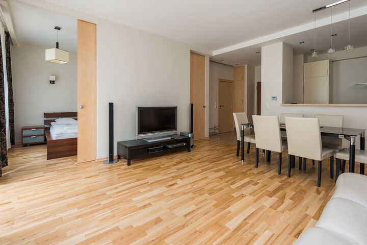 Room 16 of 28