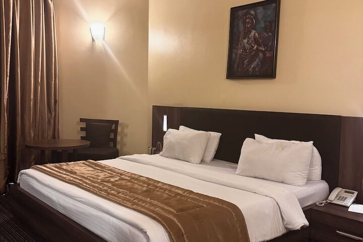 Room 13 of 48