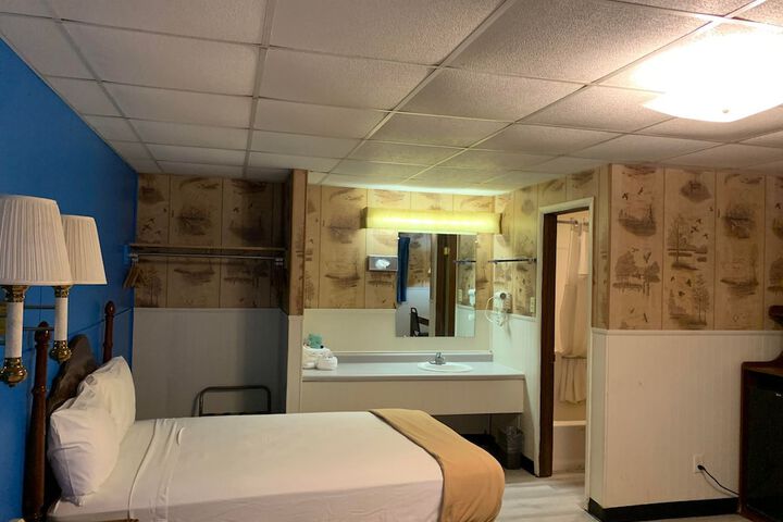 Room 14 of 19