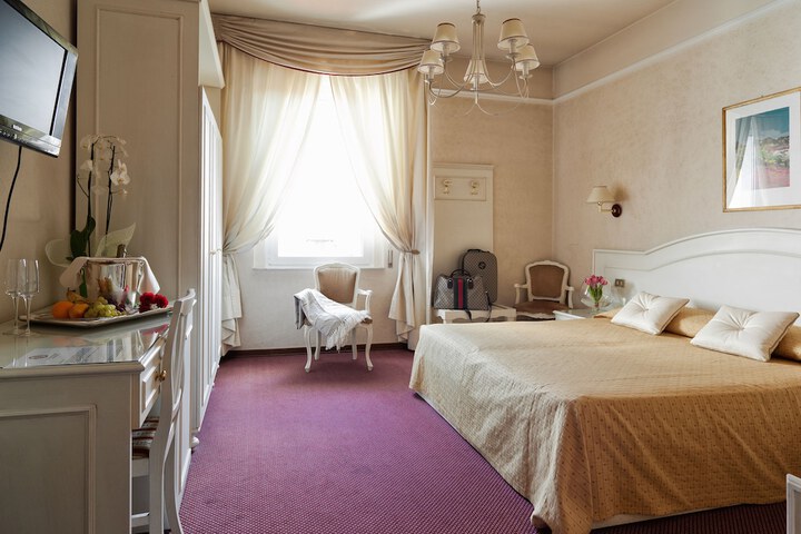 Room 14 of 86